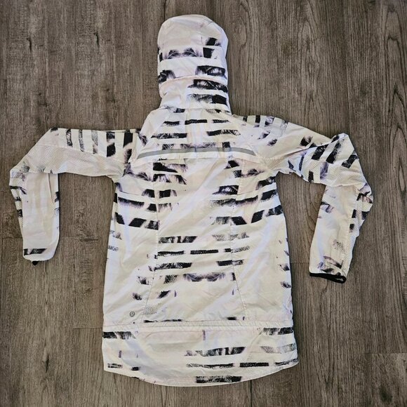 Lululemon Windbreaker Hooded Jacket Abstract White Black Print – Women’s - Picture 7 of 7